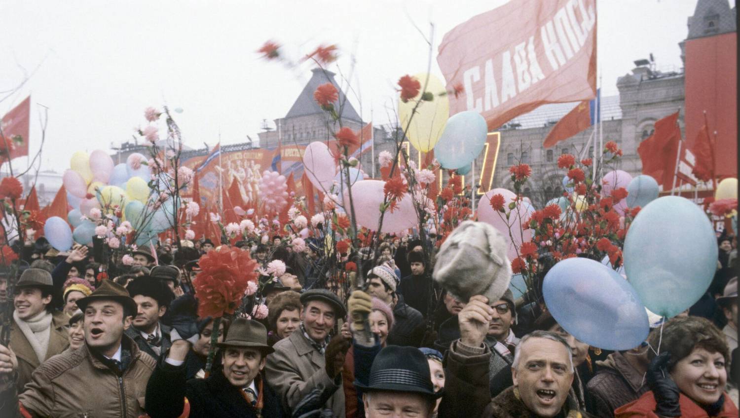 Октябрь ссср. Демонстрация 7 ноября в СССР. Парад Октябрьской революции СССР. Празднование Октябрьской революции в СССР. 7 Ноября демонстрации в СС.