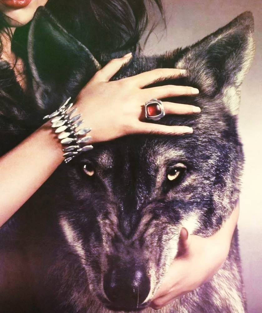 фото женщина волк